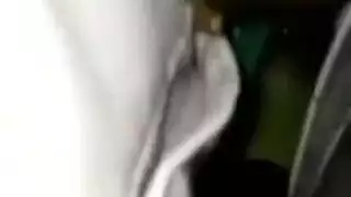 إباحية المواصلات العامة: تحدق في قضيبي بينما أضربه