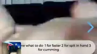 برونيتة متلهفة تركع لقضيب شاب كبير