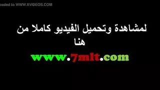 جميلة لبنانية تأخذ قضيباً صلباً وتنزل أمام الكاميرا من أجله