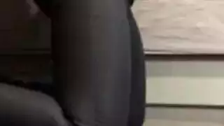 بنات عم مثيرة تكشفن كل شيء في جلسة إباحية صريحة