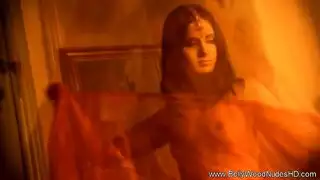 المؤدية الغريبة فيكتوريا تتعرض لضربات قوية في مهبلها الضيق