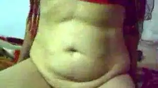 زوجان مصريان مشاغبان: الزوجة الخجولة تستمتع بجماع مزدوج قاسٍ