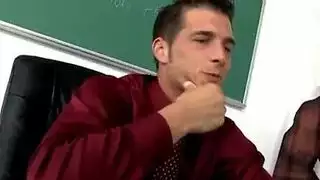 رجل يلبس هدوم حريم نيج