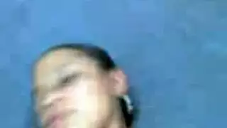 عمود هائل يدمر فرج صغير ضيق