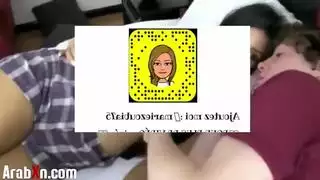 الابن ينام مع امه لانه خايف