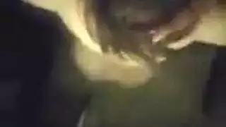 شقراء زانية تأخذ جنسًا وجهيًا على السرير الزوجي