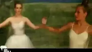 الراقصة الساخنة تحوّل أعمق رغبات الأصدقاء إلى فعل جنسي صريح