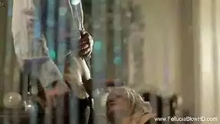 مراهقة صغيرة الحجم تتعرض للجماع من قبل امرأة ألمانية متطلبة