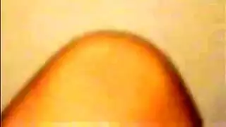 شباب هواة يبللون أعضائهم أمام الكاميرا