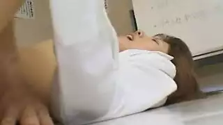 الشقراء إريكا تلعق مؤخرتها الحلوة في مشهد إبادي منفرد
