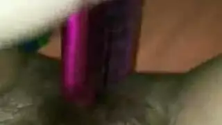 الفحل المسيطر يضاجع الهواة مرتديات الوشاح في مثلية ثلاثية