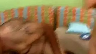 امرأة ممتلئة الجسم مع فتحة ضيقة يدمر مهبلها بقضيب كبير