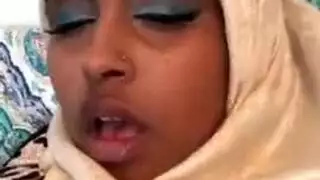 فرج الفتاة المصرية الضيق يحتاج للراحة تلمسه بعمق