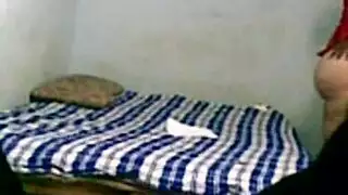 عنتيل مصري يهيمن على شرموطة في شريط نيك عربي صريح