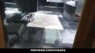 حمولة الابن الكاملة تلتهمها أم شهوانية في إباحية تابو