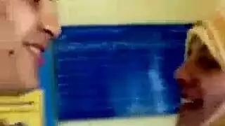 بوس محجبة مصرية في المدرسة‬