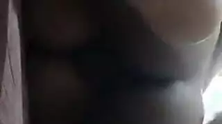 علاقة جماعية في الفصل؟ لا، فقط قضيب النجم المراهق الضخم