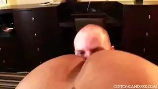 محجبة ذات مؤخرة كبيرة إيلاج مزدوج صريح مع قذف