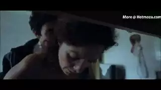 ابن يهيج علي صدر أمه الكبير