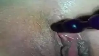 تركيز على الشرج والفرج: مفتوح ومشدود ومستعد للعمل