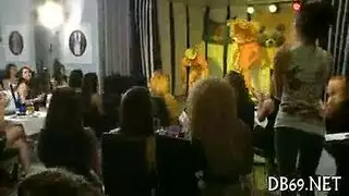 حفلة كريسماس إكس إكس إكس: نيك جامد و أثداء كبيرة بوفرة