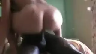 إباحية صريحة: وفاء تئن بينما يمتلئ كسها وطيزها