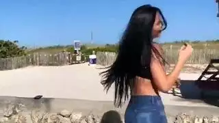 جورجينا السمراء الصغيرة تتسلل لممارسة جنس صارم مع صديق زوجها