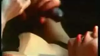 جنس جماعي متعدد الأعراق: ضخ كس مكثف ومص قضيب