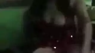 فتاة مغربية في فيديو إكس إكس إكس تطلب عضواً هائلاً