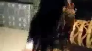 مغازلة الرقص العربية تعرض فرجها الضيق للضرب