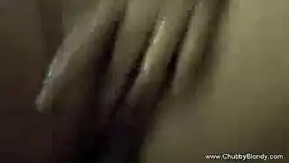 أول ليلة نيك – تمزيق عذريتها في فندق ألماني