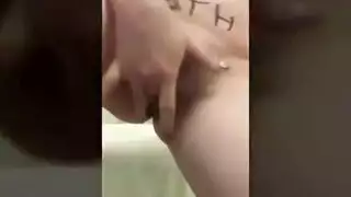شقراء جميلة تظهر بوسها ضيق والحمار ضيق