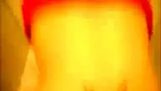 عاهرة بقضيب كبير تركب بقوة في وضعية الفرس