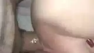 العاهرة تحصل على نيك قاسي وعميق لفرجها الحليبي
