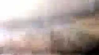 زوجة الأب تنزل، تبلع بعمق وتلعق الخصيتين من أجل هزة جماعية كبيرة