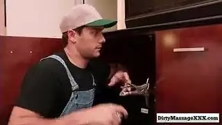 جنس شرجي متطرف مع عاهرة جميلة وطيزها الفاتنة