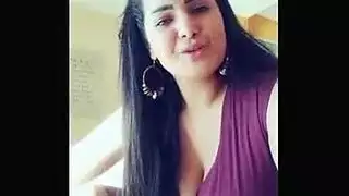 كشف عاري كامل: أثداء سما المصري الكبيرة في مشهد إباحي صريح