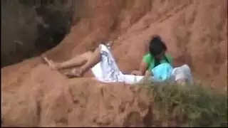 فتاة مصرية تأخذ زبًا غليظًا على قمة العشاق