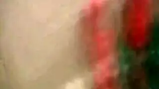 خادمة بطن منتفخة في مشهد إباحي مكثف