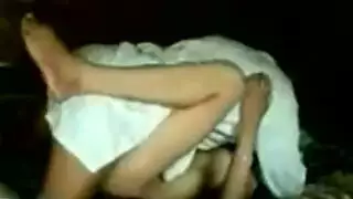 عراقية مغرية تأخذ قضيباً في فيلم إباحي خشن