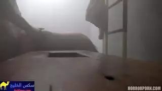 فاجرة مقلوبة: أرجل مقيدة، فرج وشرج مُدمران