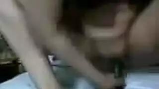 مغامرة شرجية فاجرة: خيار كبير في طيزها وكسها