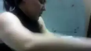 بعد النيك والدعك عشيقها بيصورها