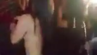 بورن النادي الليلي: شرموطة ترقص عارية ثم تأخذ قذفاً على وجهها